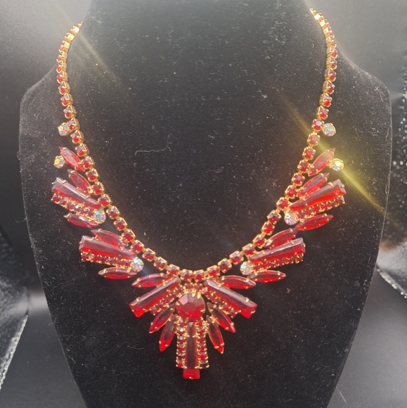 AMAZING VINTAGE RED CRYSTAL NECKLACE - Picture 1 of 3